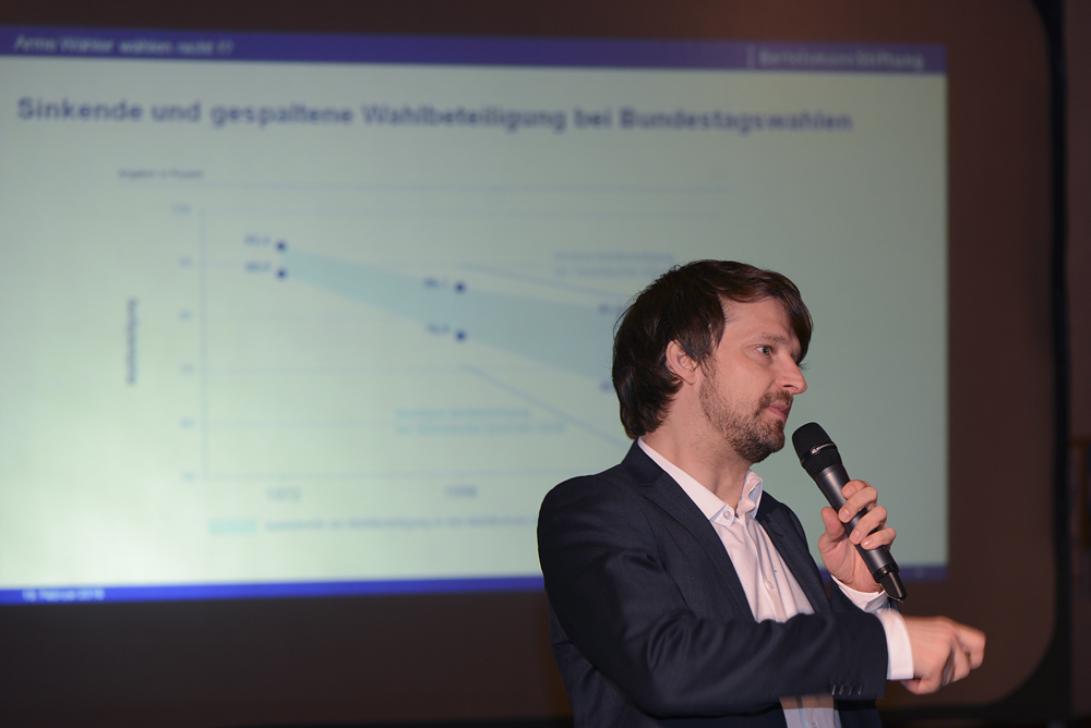 Niklas Im Winkel von der Bertelsmann Stiftung bei seiner Präsentation